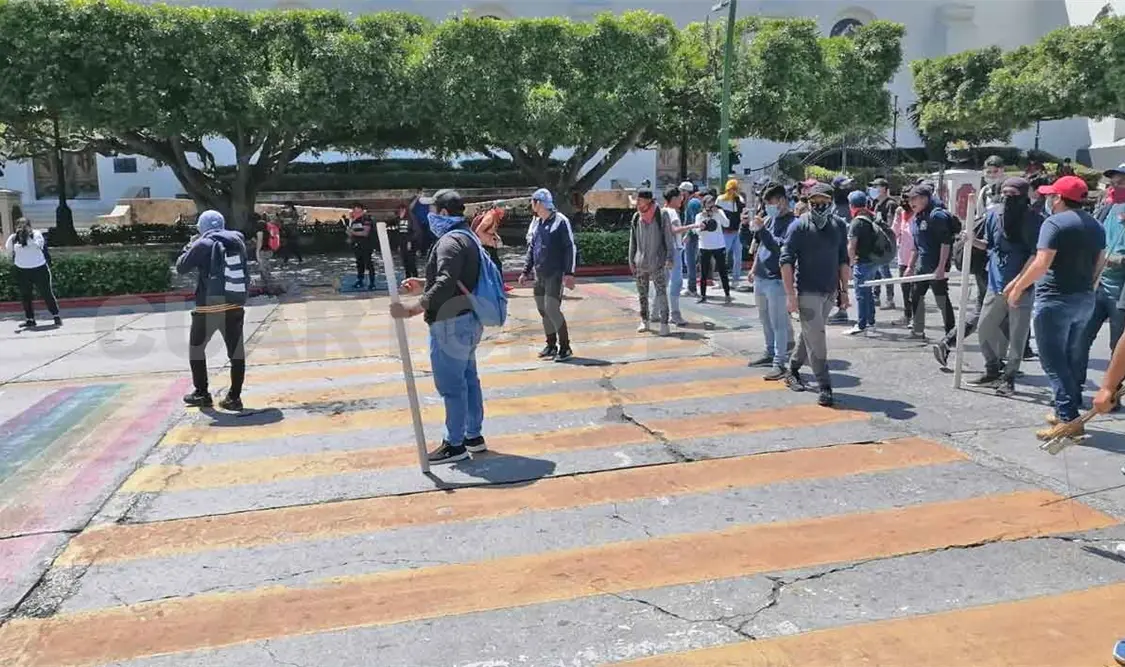 Actos vandálicos de grupos normalistas deben castigarse