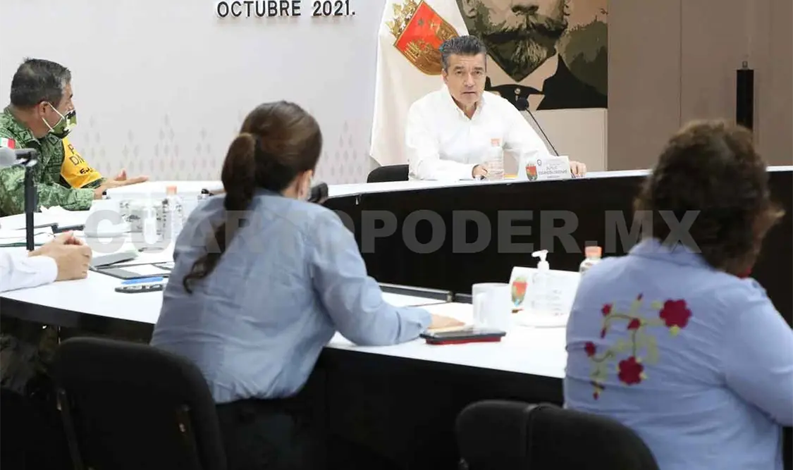 Rutilio Escandón reconoce labor del personal de salud