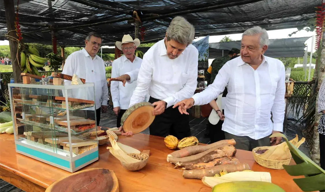 En el ejido José Castillo Tielmans del municipio de Palenque, Chiapas, el titular del Ejecutivo explicó que su gobierno invierte en la modernización 60 hidroeléctricas. Twitter