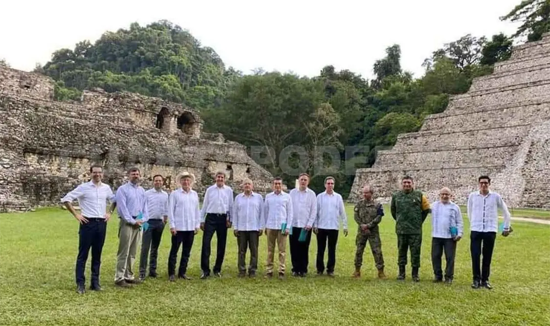 Acompaña REC a AMLO en presentación de programa