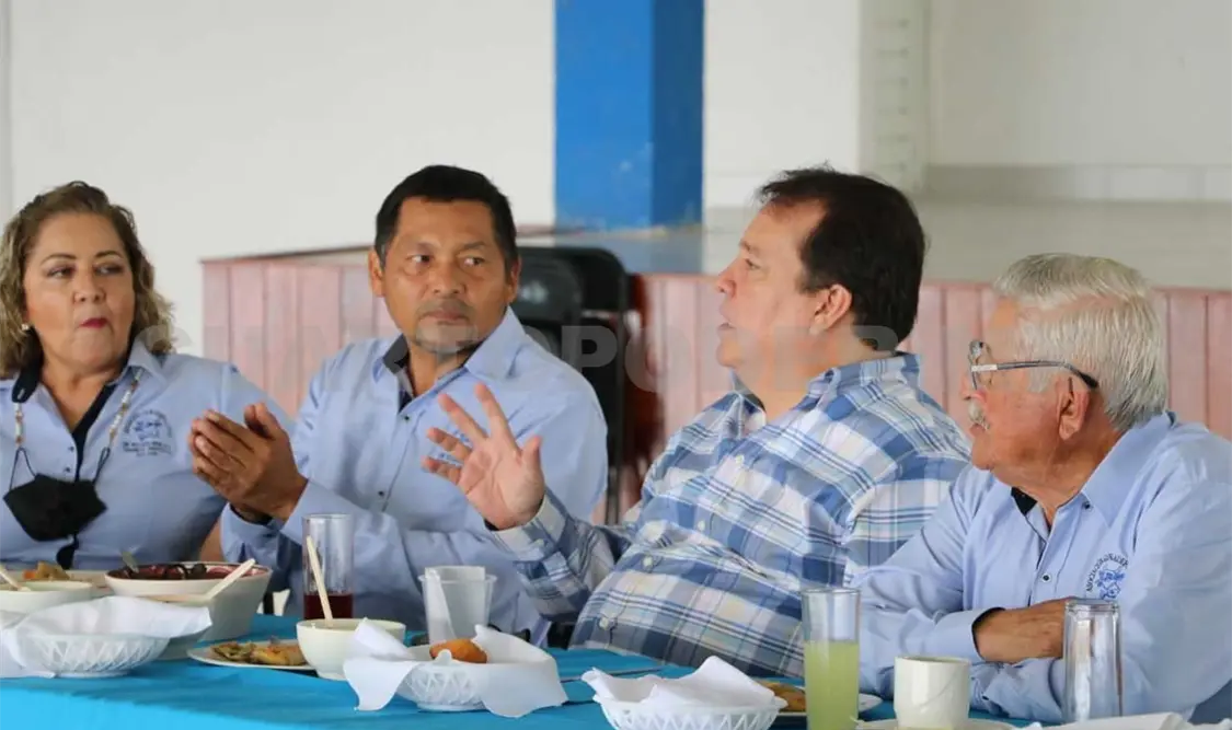 Rosales Zuarth ratifica compromiso ante ganaderos