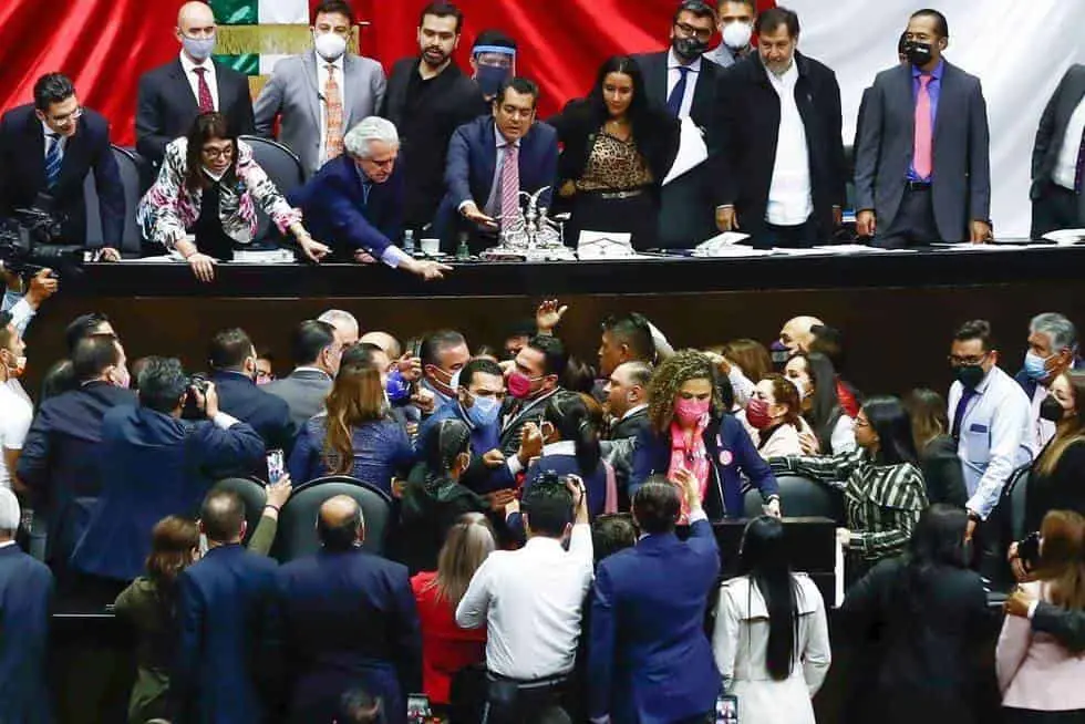 Momento de la discusión en la tribuna de la Cámara de Diputados. Cortesía