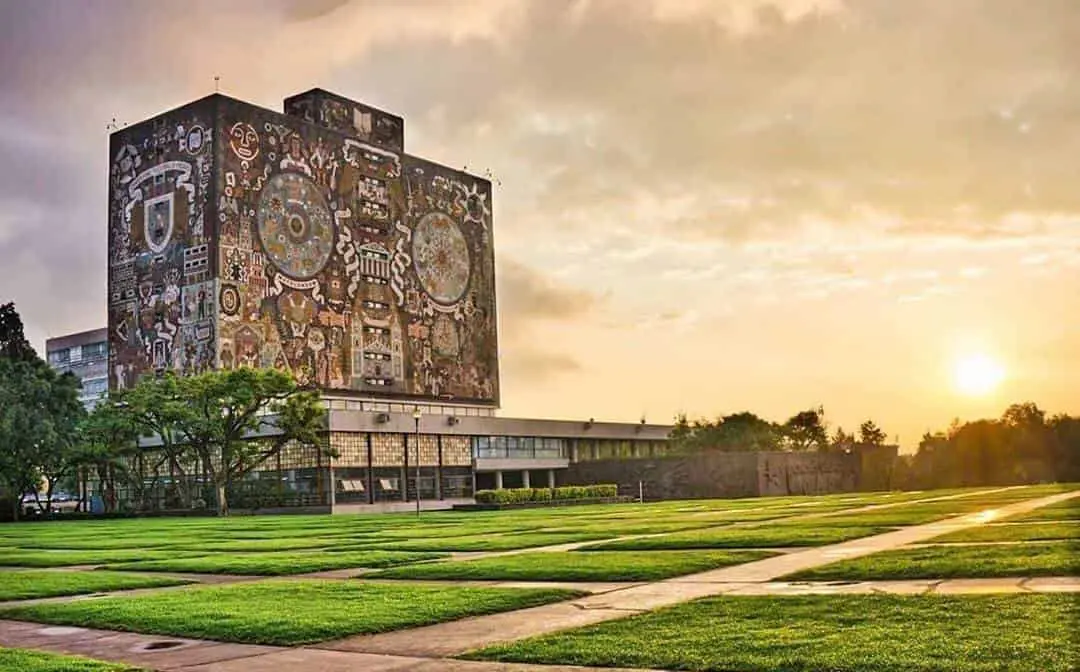 Políticos y académicos expresaron su respaldo hacia la universidad. Cortesía