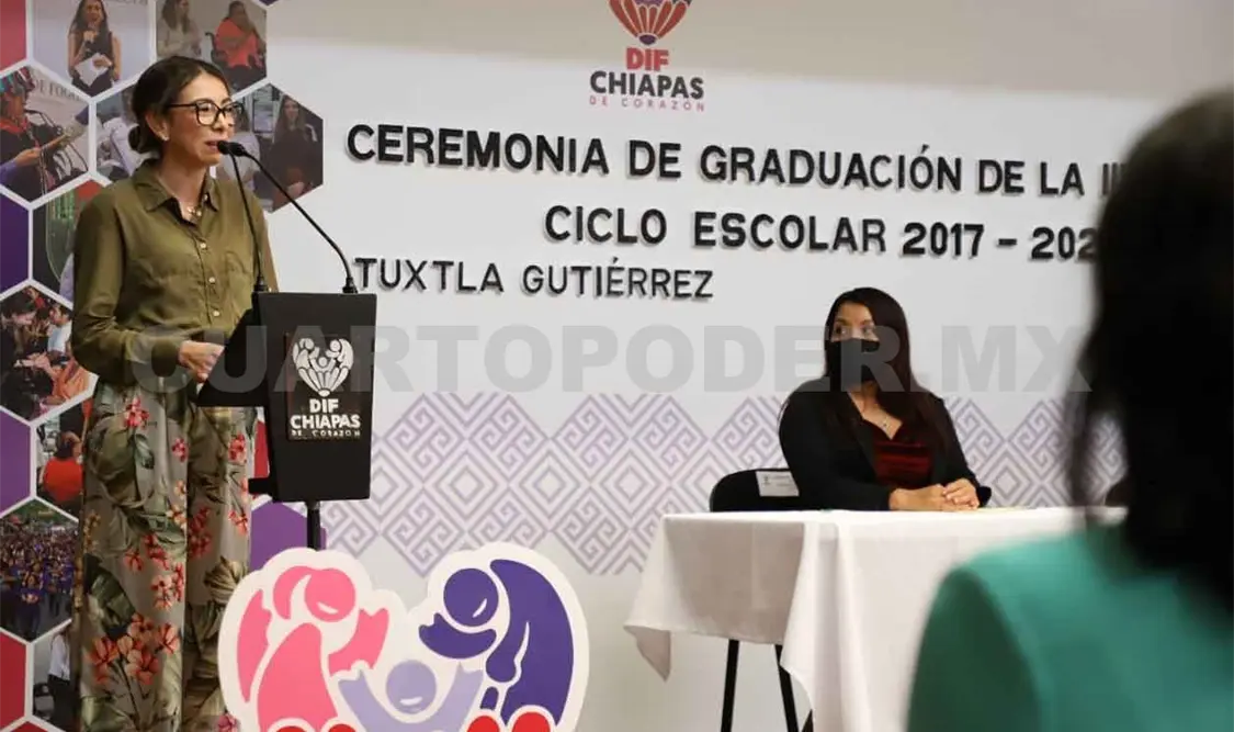 Alumnos de Terapia Física concluyen sus estudios