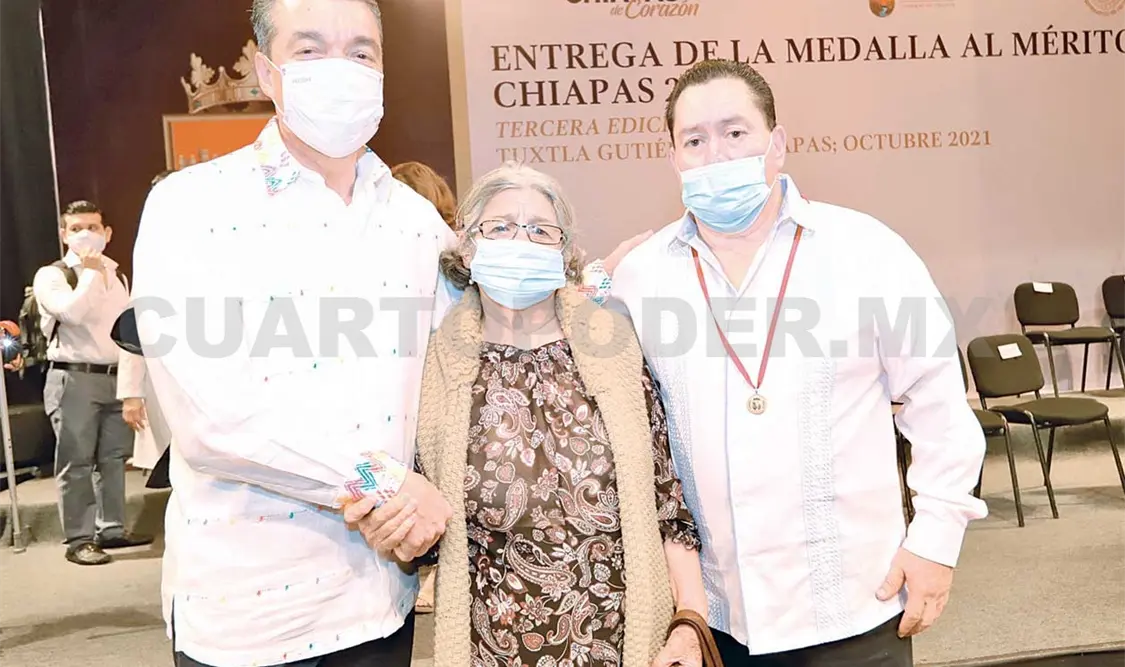 Escandón Cadenas reconoció al galardonado por su vocación de servir con profesionalismo, humanismo y solidaridad. CP