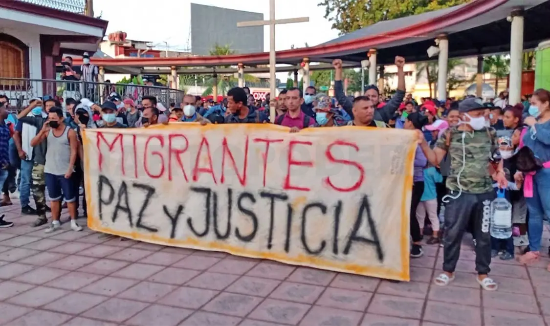 Cientos de migrantes de por lo menos 11 nacionalidades partieron en caravana de Tapachula hacia la Ciudad de México. Víctor Sánchez / CP