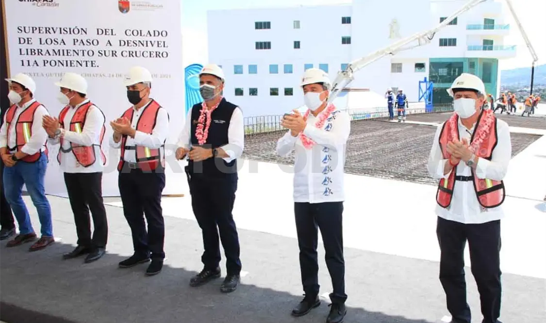 Supervisa último colado de losa en el paso a desnivel