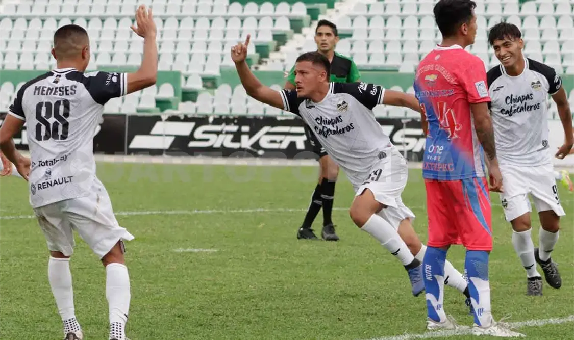 Genialidad de Morales rescató el invicto