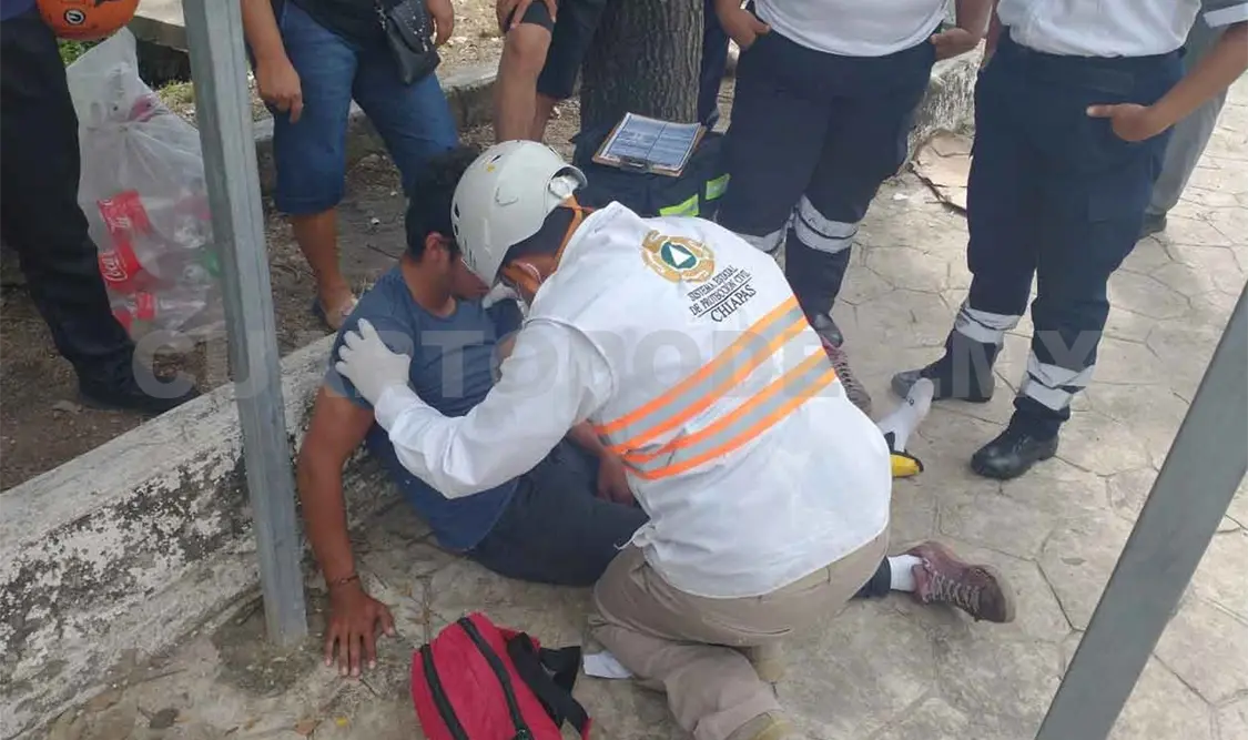 Motociclista es derribado y termina con lesiones