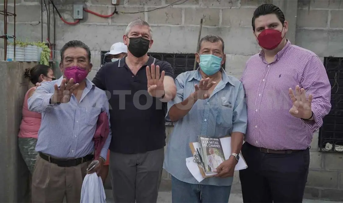 Carlos Molina visita colonias de la capital