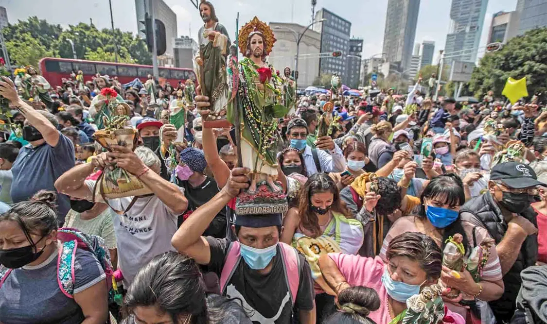 Decenas de fieles celebran a San Judas Tadeo