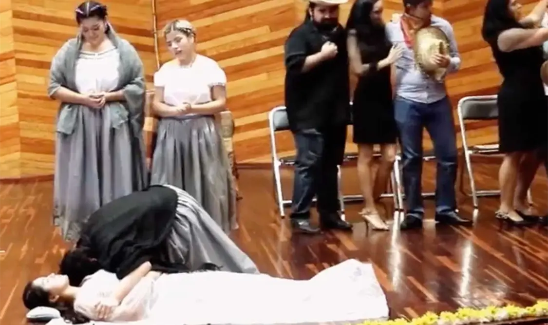 Presentación de la obra En los ojos abiertos de los muertos. Cortesía