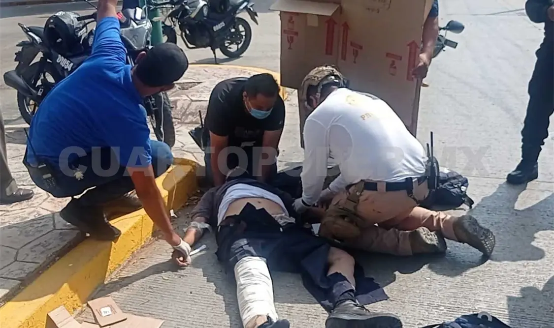 Aplasta autobús a peatón y fallece en el hospital