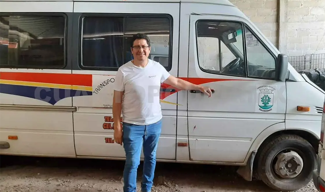 Transporte escolar en espera del regreso formal a clases