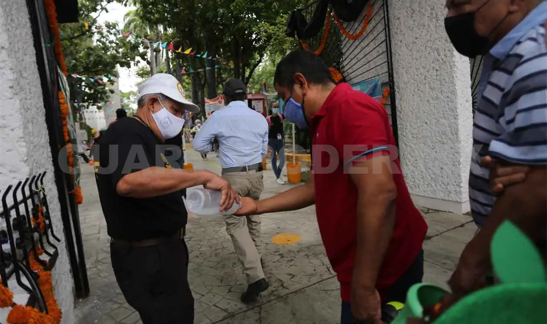 Recibieron 204 panteones a 145 mil visitantes