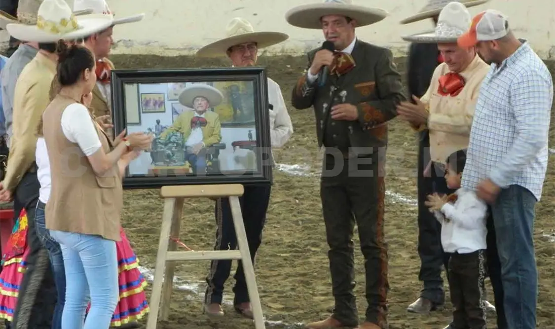 Un triunfo en honor del Dr. Silvestre Gómez