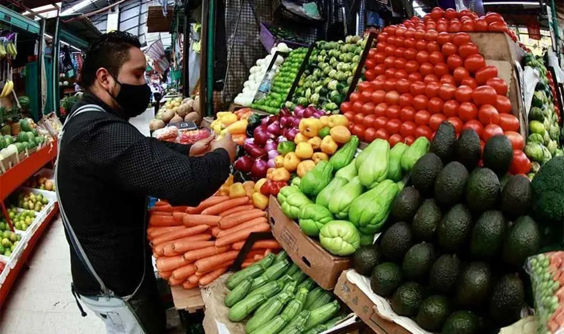 El jitomate, la cebolla, el aguacate, la papa se compran por piezas y la carne aún por kilo, pero ya no tan frecuente. Cortesía
