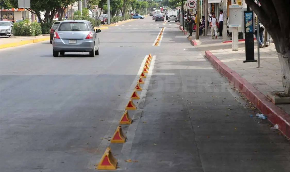 Los trabajos ahora se centran en el pintado y delimitación del espacio exclusivo de la ciclovía. CP