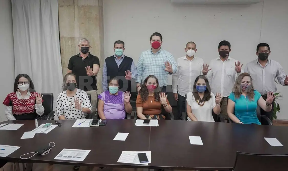 Molina Velasco se reunió con las y los diputados locales de la LXVIII Legislatura del Congreso local. CP