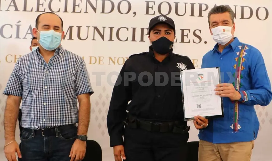 El gobernador destacó la importancia de la labor policial para garantizar la seguridad en el estado. CP