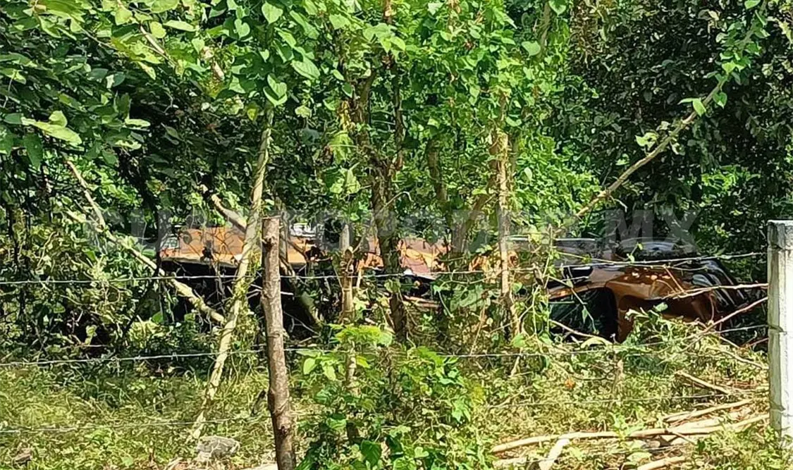 Vuelca camioneta en la carretera Costera