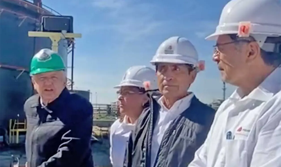 Durante el recorrido por la refinería de Salamanca, el mandatario destacó que gracias a la rehabilitación la planta ha aumentado su capacidad de procesamiento. Cortesía