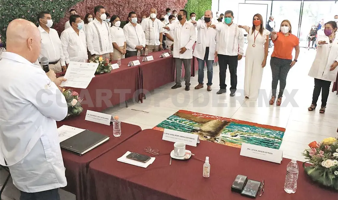Urbina Castañeda siendo electa como presidenta de la Red Regional de Municipios por la Salud. CP