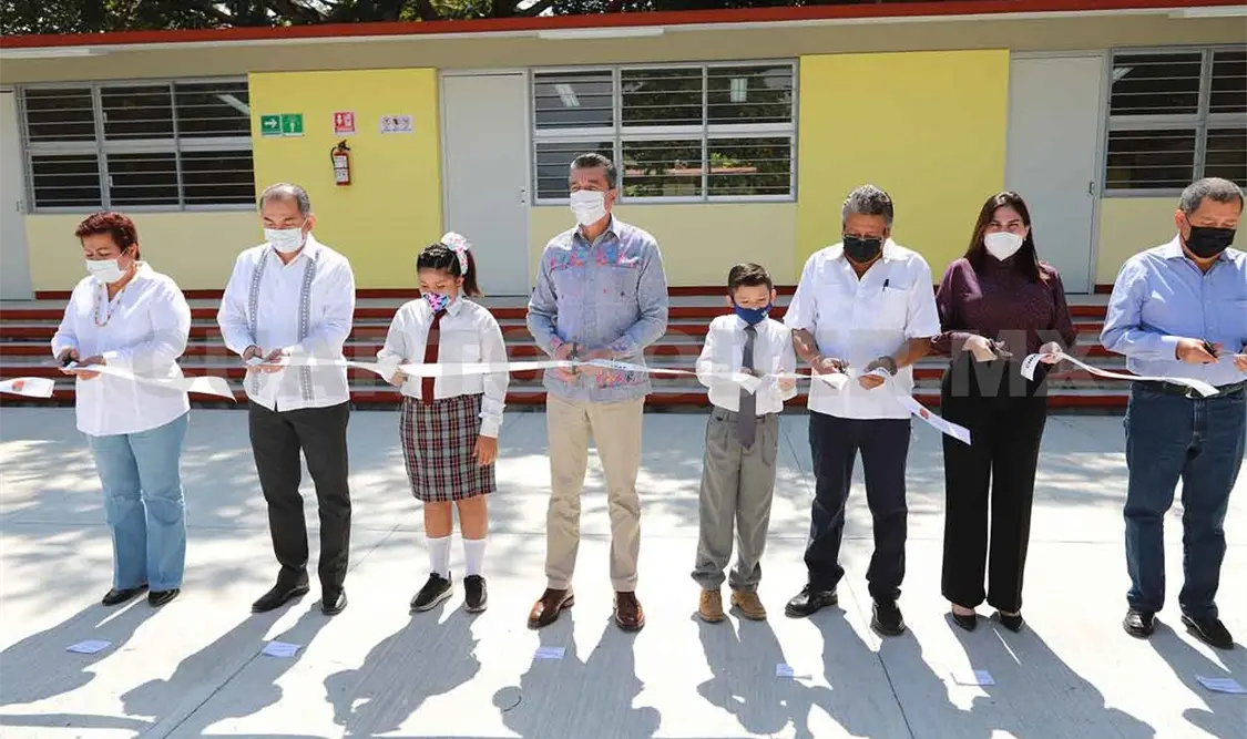 Inaugura Rutilio espacios en Escuela Primaria de Tuxtla