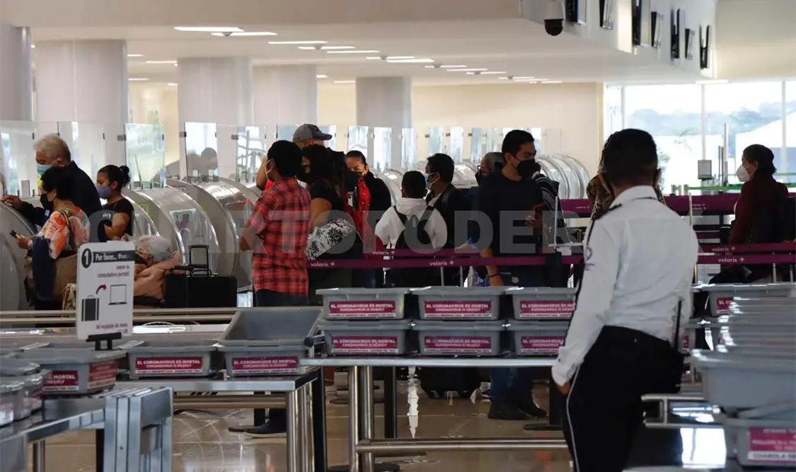 Aerolíneas deben respetar sus políticas: usuarios