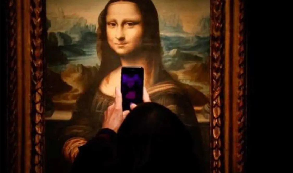 El original de Da Vinci se encuentra en el Museo del Louvre de París y atrae a grandes multitudes. Cortesía