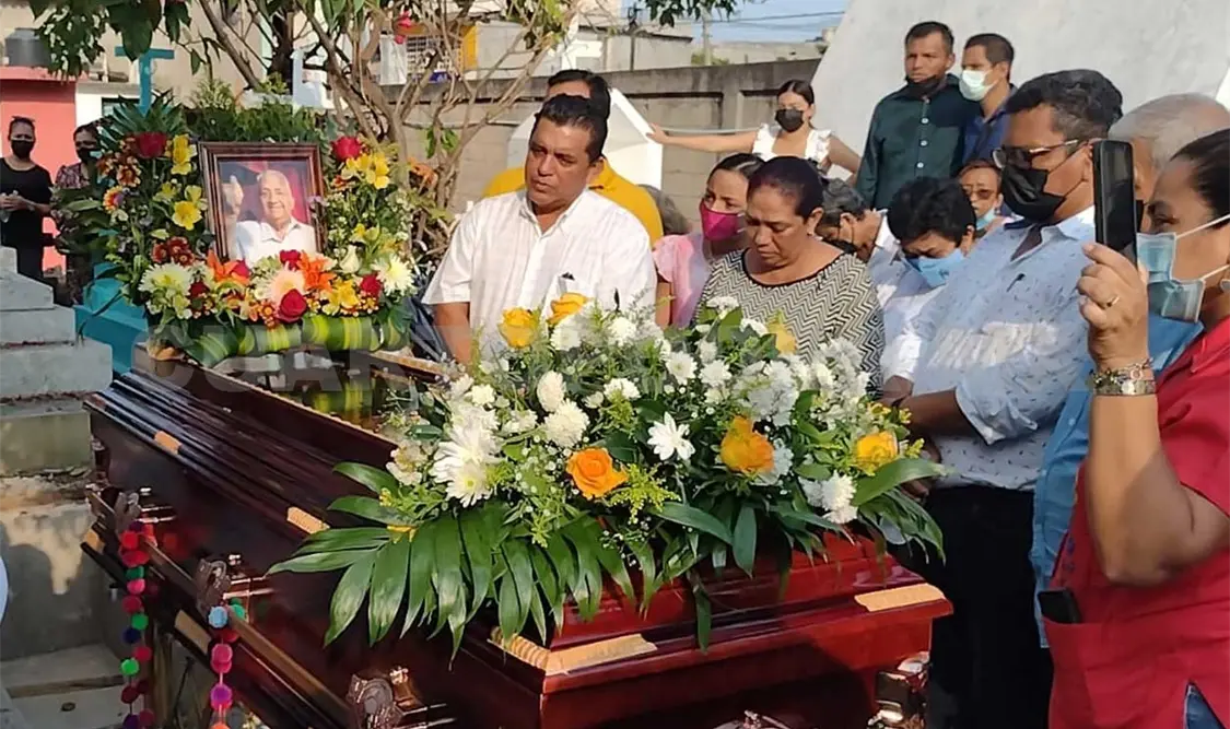 Dan último adiós a expresidente fallecido