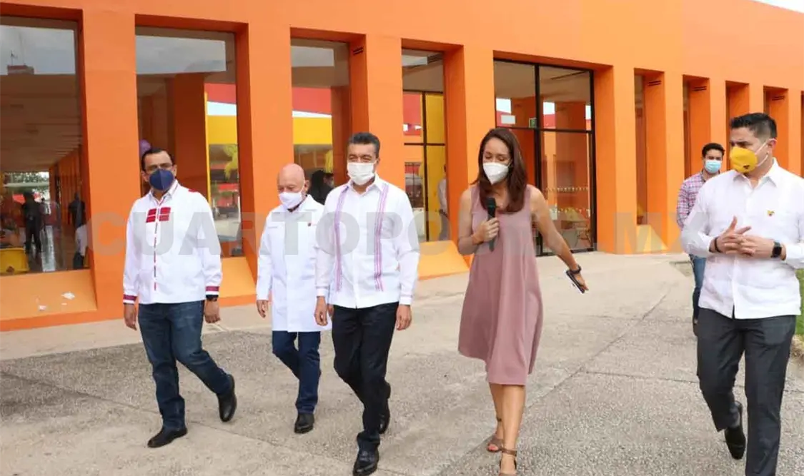 Entrega de vales para rehabilitación de la niñez