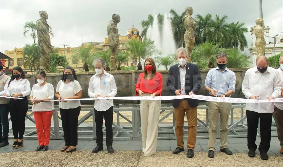 Corte del listón inaugural de la obra en el Parque Central “Miguel Hidalgo”.