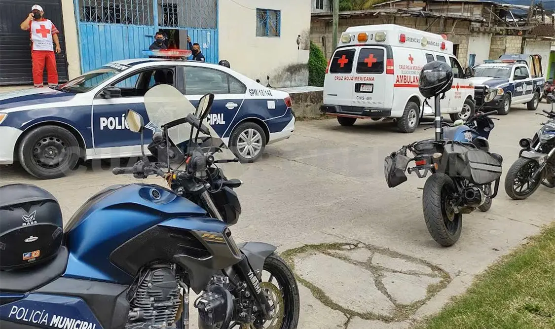 A través de una llamada de auxilio al 911 se portó el hallazgo de un hombre ahorcado en un domicilio, lo que movilizó a las autoridades y paramédicos. Moisés Lorenzo / CP