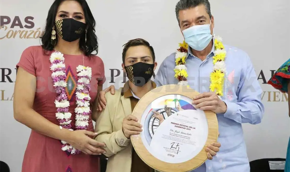 Entrega REC el Premio Estatal de la Juventud