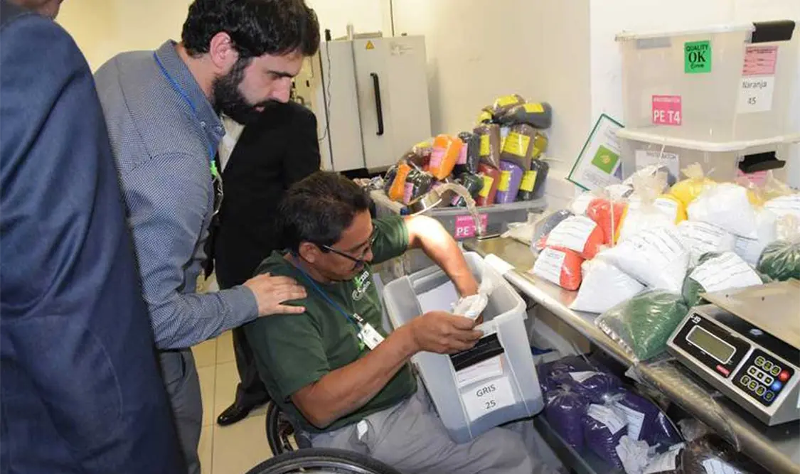 Proponen modelo económico de mercado inclusivo