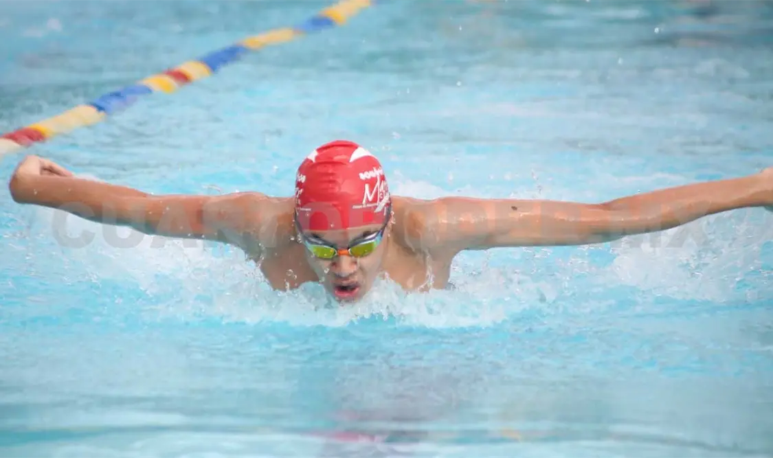 En la competencia también toman parte nadadores de categorías menores, a manera de fogueo. Carlos López/CP
