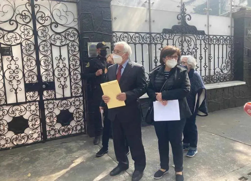 Familiares y simpatizantes de Rosario Robles realizan jornada de resistencia para exigir su libertad. Cortesía