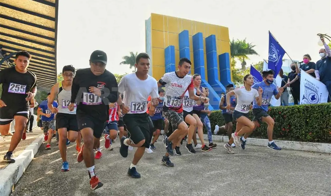 Realizan con éxito Primer Carrera Universitaria