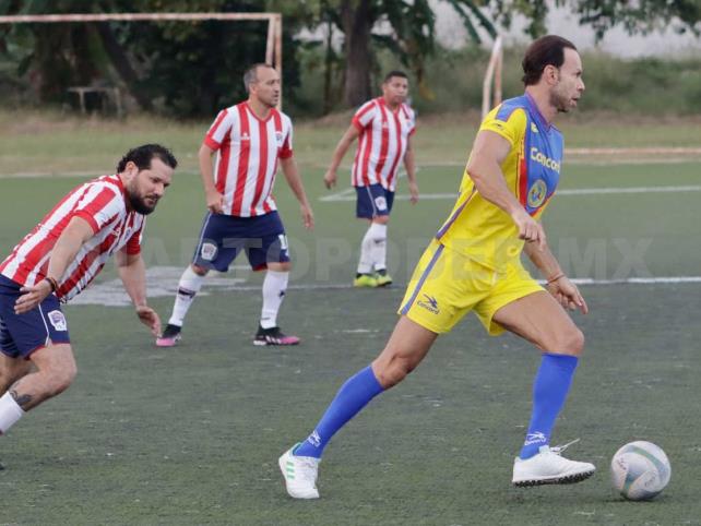 Chivas aplastó a las Águilas de Zague Chivas aplastó a las Águilas de Zague