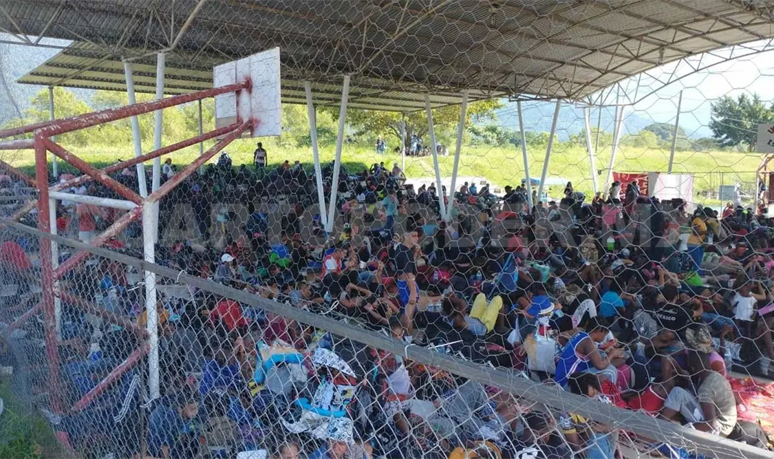 Disuade INM segunda caravana en Mapastepec