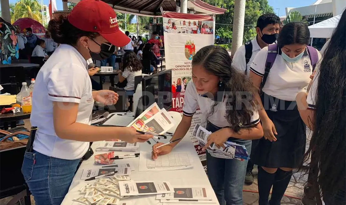 Promueven capacitación en jóvenes estudiantes