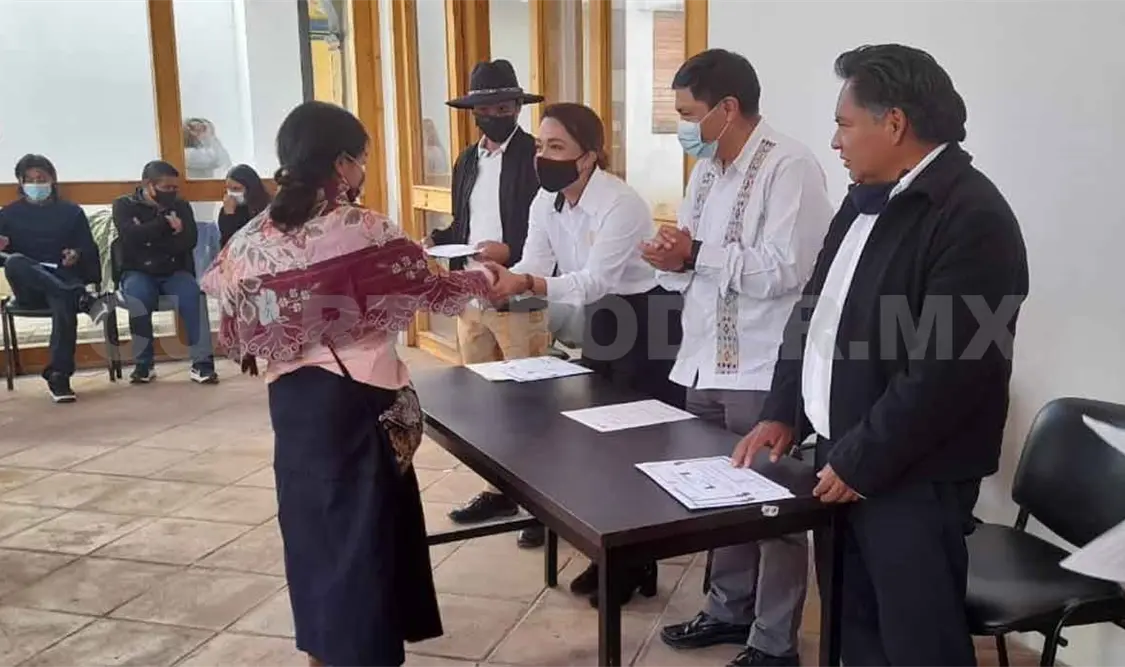 Habitantes de comunidades aprenden una tercera lengua