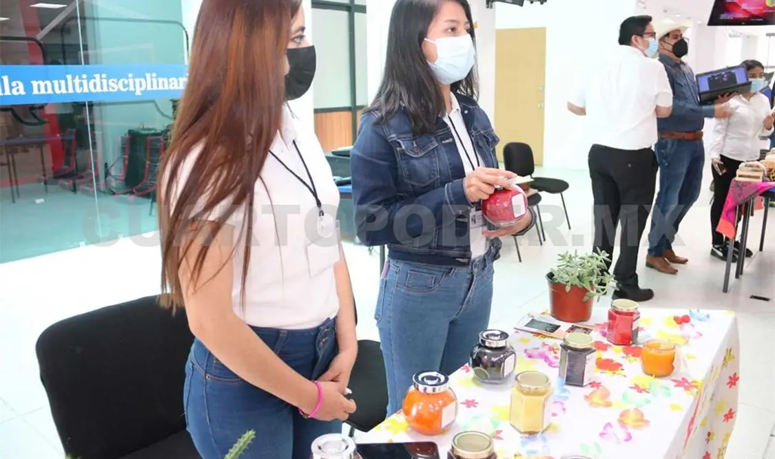 Presentan estudiantes productos y servicios