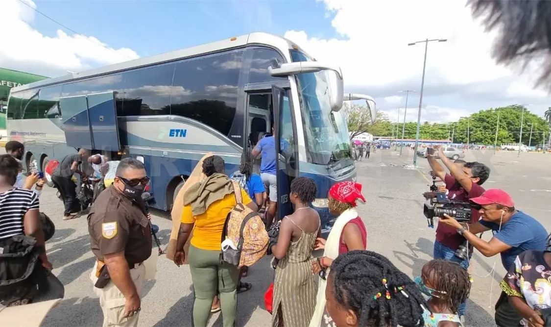 Inicia traslado masivo de migrantes de Tapachula