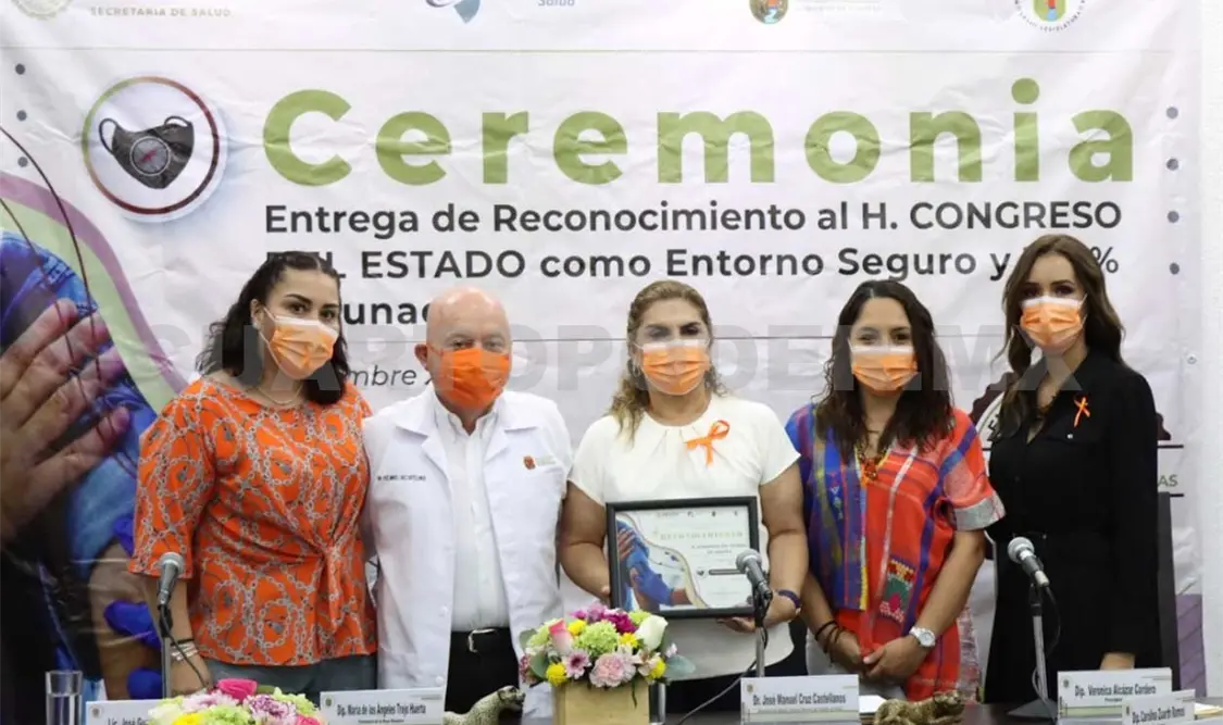 Entrega Dr. Pepe Cruz certificado de Entorno Seguro
