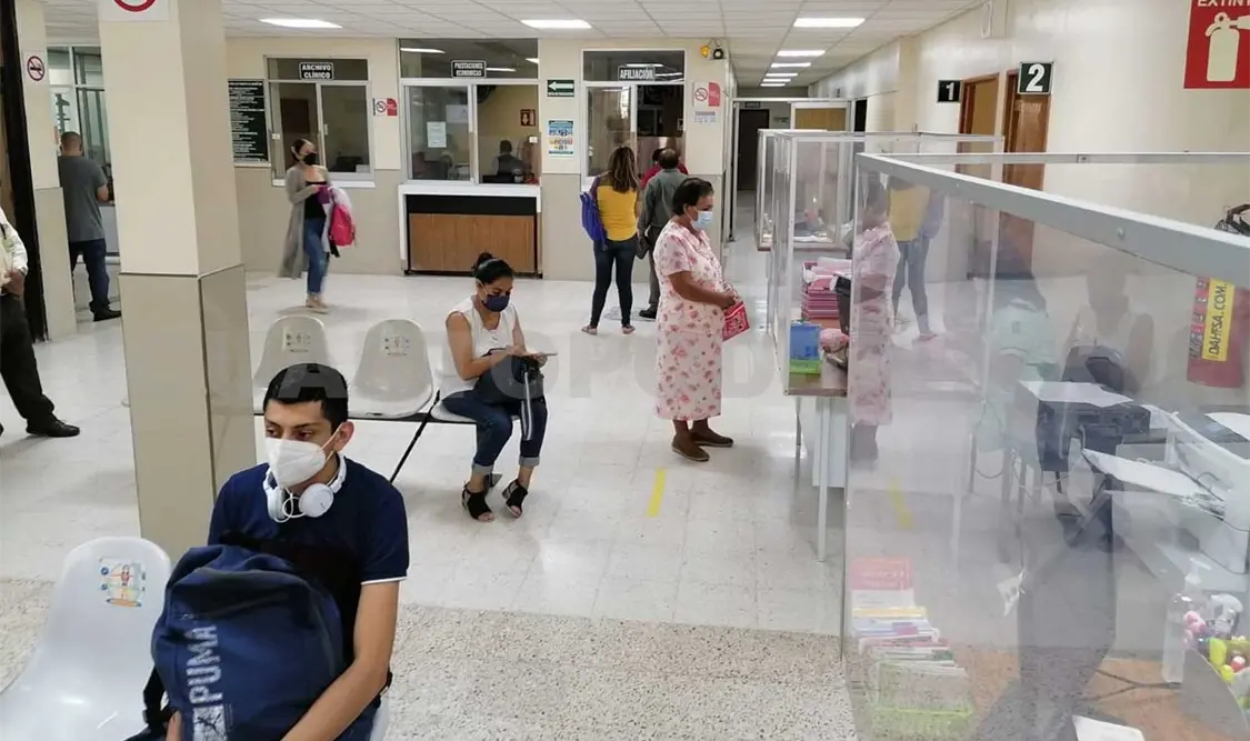 Señalan agresiones por parte de personal del IMSS “5 de Mayo” en la capital