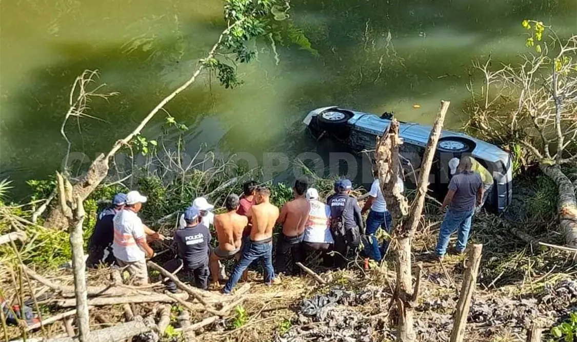 Profesor vuelca y resulta con lesiones de gravedad
