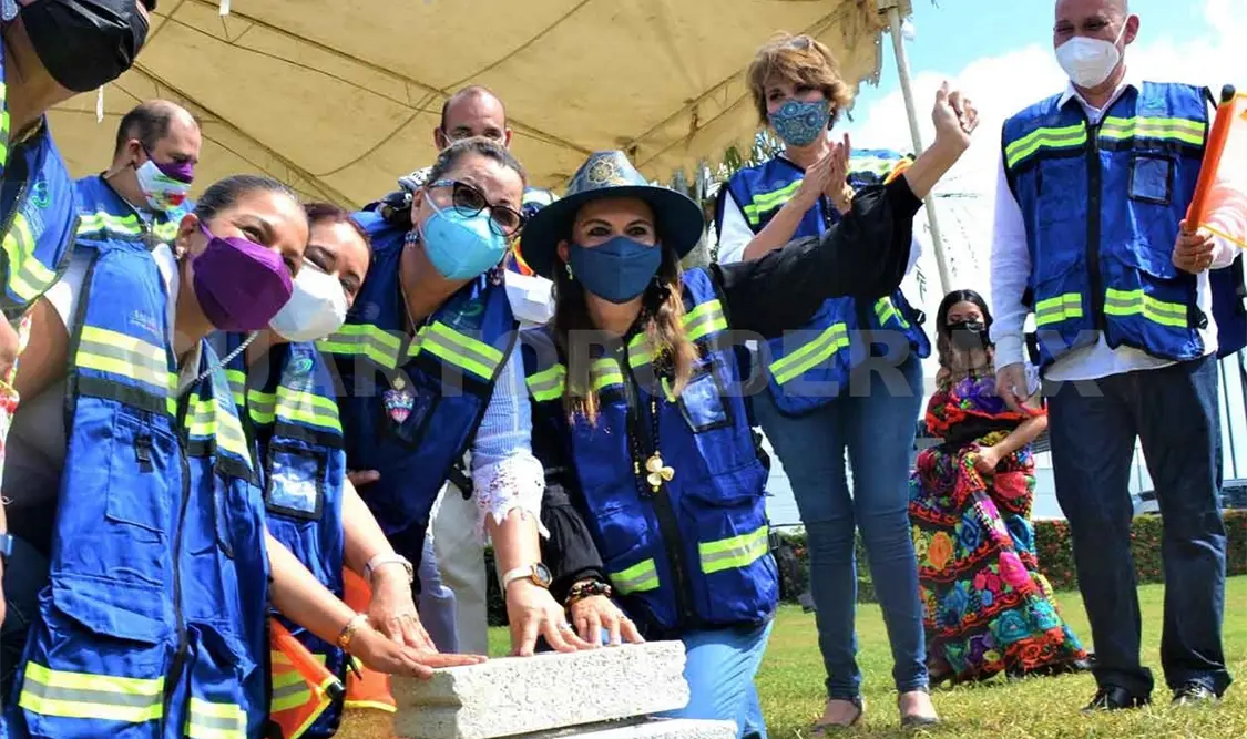 Primera piedra del albergue “Ciudad Salud”