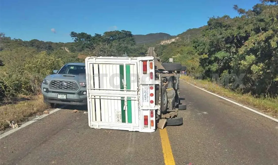 Tres lesionados en una carambola y volcadura